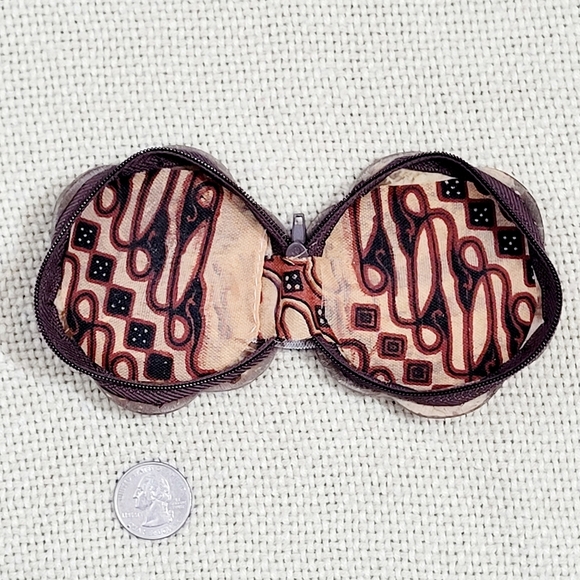 Vintage Coconut Shell Coin Purse - Picture 4 of 5